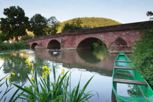 Brücke über die Tauber bei Gamburg, Main Tauber Kreis, Baden-Württemberg, Deutschland Brücke über die Tauber bei Gamburg, Main Tauber Kreis, Baden-Württemberg, Deutschland